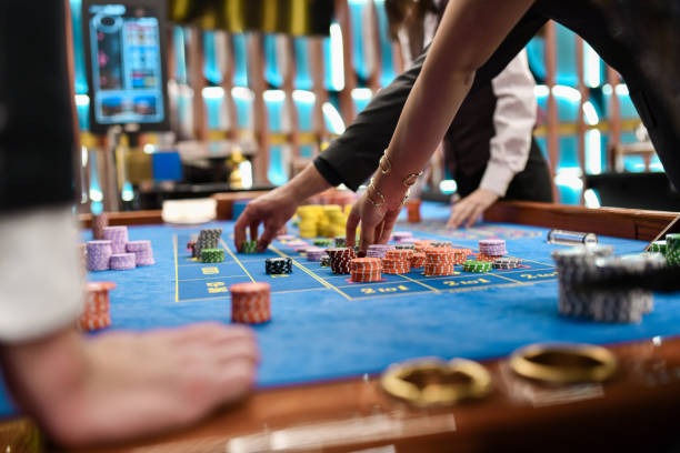 dubai138 platform interface showing live casino tables and sportsbook sections on mobile